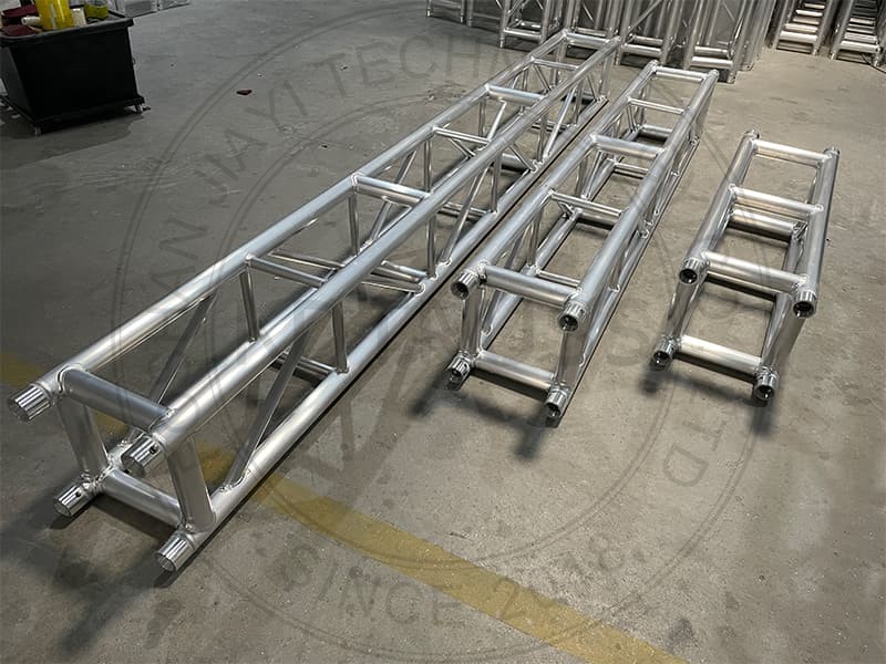 stage spigot truss